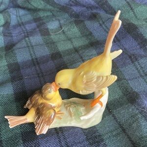 W. Goebel Canary Feeding Baby Bird Figurine 1967
